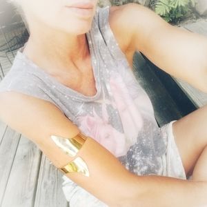 Modern sculpture armlet in solid brass arm band…